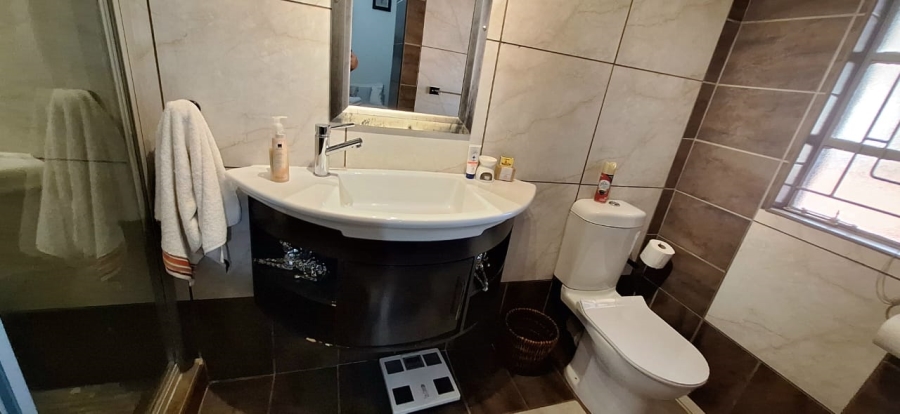 6 Bedroom Property for Sale in Zeerust North West